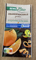 Orangenschale gerieben