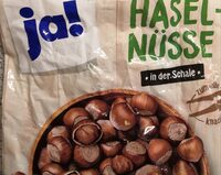 Haselnüsse in der Schale
