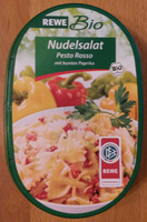 Nudelsalat Pesto Rosso mit bunten Paprika