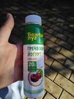 Греческий йогурт вишня