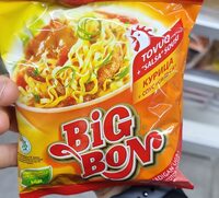 Instant noodles with chicken and salsa sauce