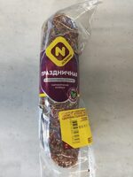 Праздничная в декоративных специях сырокопчёная колбаса