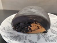 Булочка с маком и шоколадом
