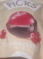 Picks cranberries