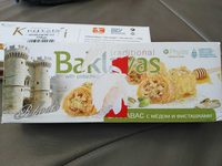 Baklavas with pistachios and honey