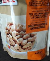Mélange de cacahuètes et de noix de cajou grillées et salées