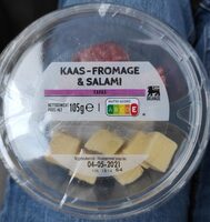 Cubes de fromage et cubes de salami