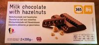 Chocolat au lait avec noisettes