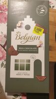 Milk chocolate with whole hazenuts