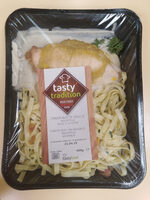 Cordon bleu de volaille tagliatelle sauce à la crème.