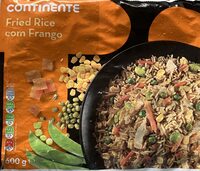 Arroz Basmati cozido com mistura de legumes, frango assado e ovo mexido