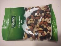 Nuts & raisin mix