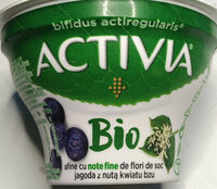 Jogurt Bio o smaku jagoda-kwiat czarnego bzu ze szczepem bakterii ActiRegularis.