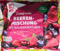 Erntefrische Beerenmischung mit Sauerkirschen tiefgefroren