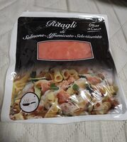 Ritagli di salmone affumicato selezionato