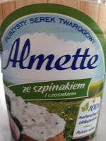 Puszysty serek twarogowy ze szpinakiem i czosnkiem.