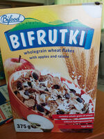 Wholegrain wheat flakes with apples and raisins