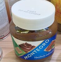 Hazelnuts and cocoa spread