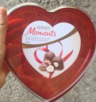 Moments milk chocolate pralines whit whole hazelnut