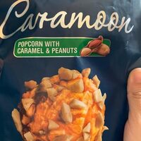 Popcorn with caramel and peanuts