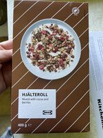 Muesli with cocoa and berries