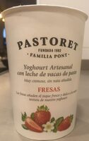 Yoghourt artesanal con leche de vacas de pasto con fresas