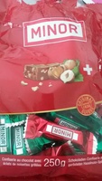 Confiserie au chocolat avec éclats de noisettes grillées