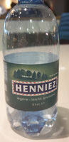 Acqua minerale naturale leggermente frizzante
