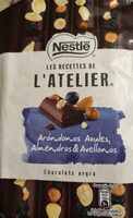 Chocolate negro con arándanos azules almendras y avellanas