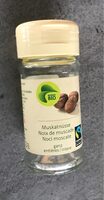 Muskatnuss ganz