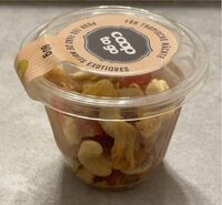 Mélange de fruits à coque et de fruits séchés