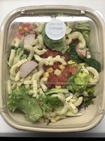 Salade mêlée avec pâtes, cervelas et Gruyère AOP (Salsiccia e Formaggio)