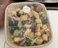 Salade mêlée avec probuit à bad de viande de poulet