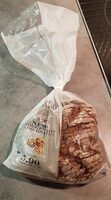 Pain de seigle aux noix tranche