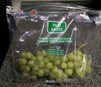 Green seedless grapes