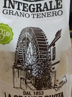 Farina integrale di grano tenero macinata a pitra