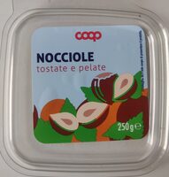 Nocciole tostate e pelate