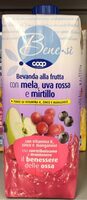 Bevanda alla frutta con mela, uva rossa e myrtillo