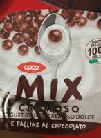 Mix cremoso yogurt cremoso bianco e palline al cioccolato