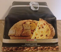 Panettone mit feiner Haselnussglasur überzogen