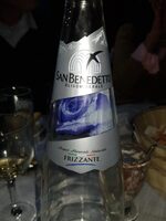 Acqua minerale frizzante