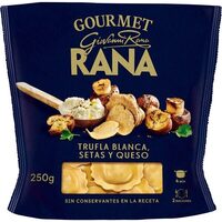 Gourmet ravioli relleno de trufa blanca con setas y queso