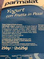 Yogurt con frutta in pezzi