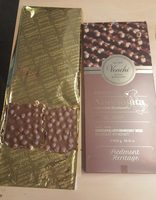 Chocolat au lait avec noisettes entières