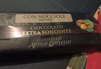 Cioccolato extra fondente con nocciole