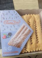 Chiacchiere con zucchero a velo al gusto di frutti di bosco