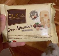 Cioccolato bianco con nocciole intere e cereali