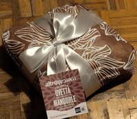Colomba uvetta decorata con mandorle