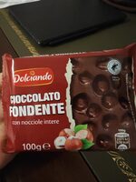 Cioccolato fondente con nocciole intere