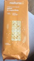 Crackers semintegrali salati in superficie
